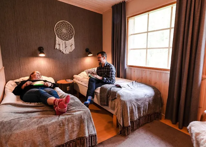 Isokenkaeisten Klubi - Wilderness Lodge